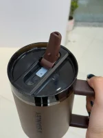 تامبلر استنلی قهوه ای مدل QUENCHER H2.O FLOWSTATE - تصویر 6